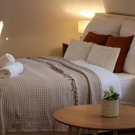 アパート Gemuetliches Boho In Der Altstadt Kronbergs クローンベルク・イム・タウヌス